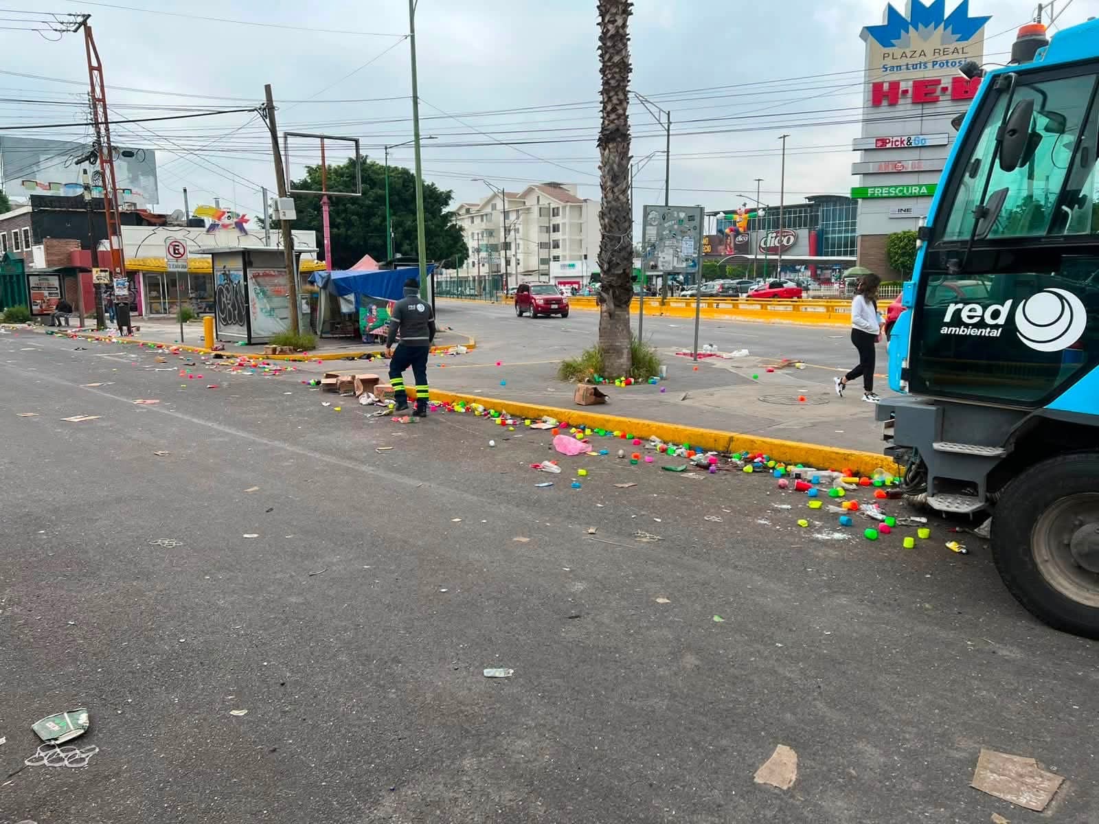 Tras festejos llegó la limpia; levantan autoridades basura en Morales y Carranza
