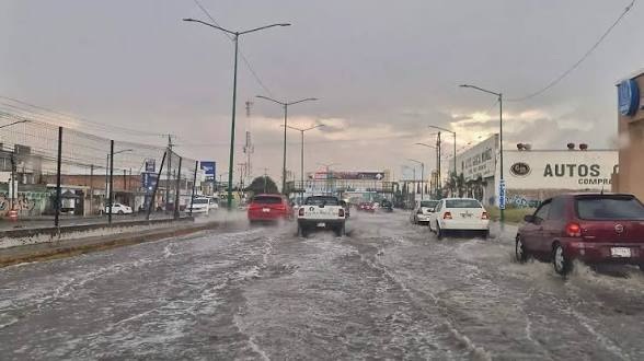 Protección Civil Estatal recibió 17 reportes por inundaciones durante tormenta.